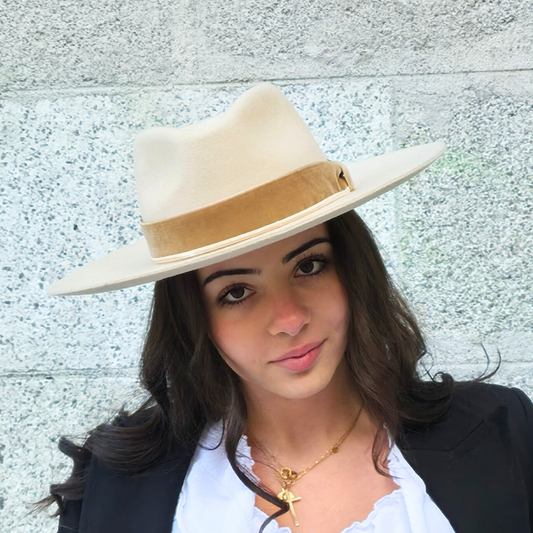 Fedora ala plana Loreen