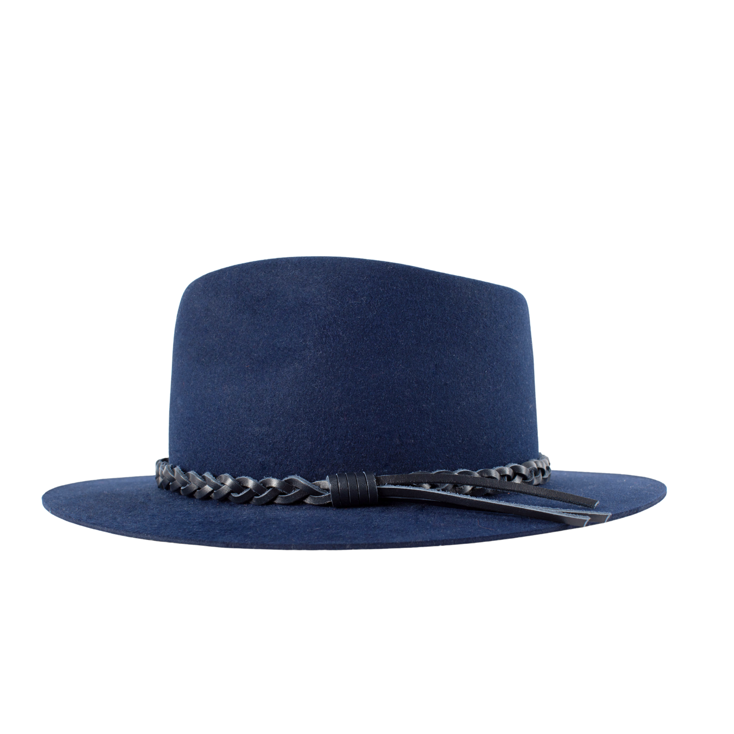 Fedora ala plana con cinta de cuero a tono