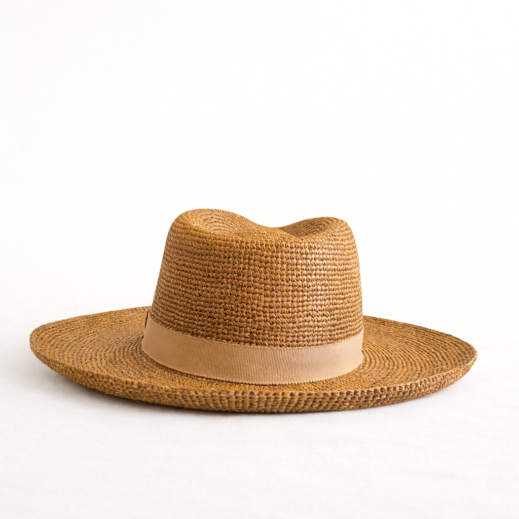 Fedora de ala ancha en rafia natural