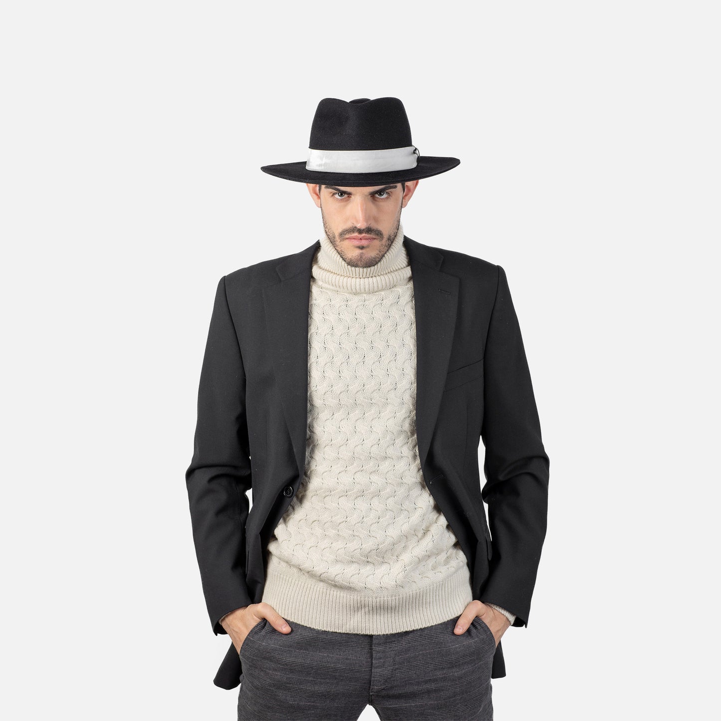 Sombrero fedora negro ala subida