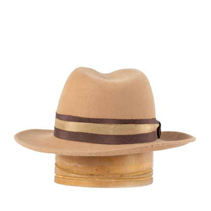 Sombrero fedora de mujer con ala irregular