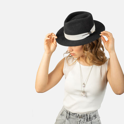 Sombrero fedora negro ala subida