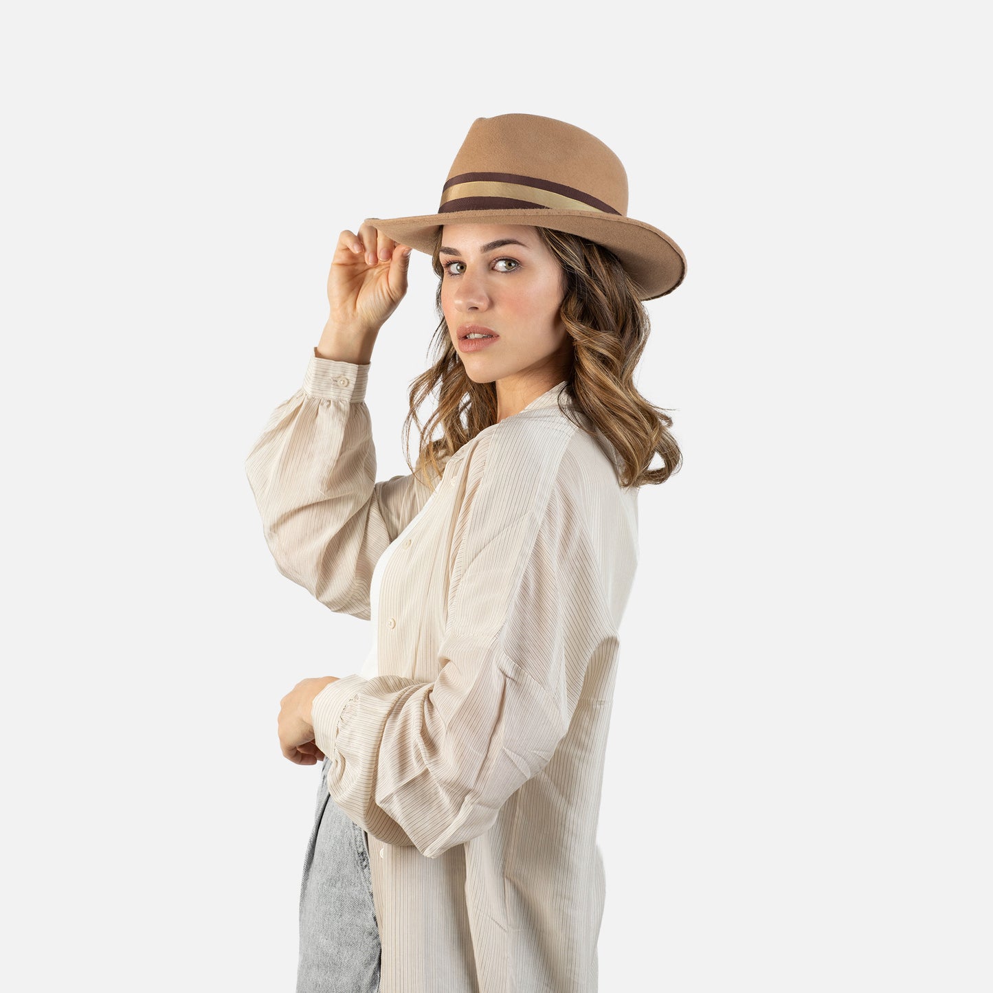 Sombrero fedora de mujer con ala irregular