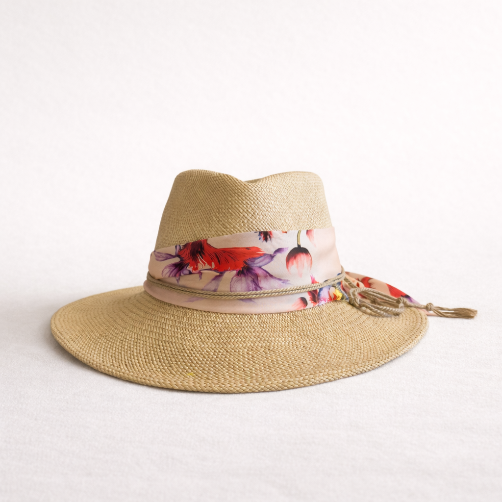 Panamá de ala ancha y foulard