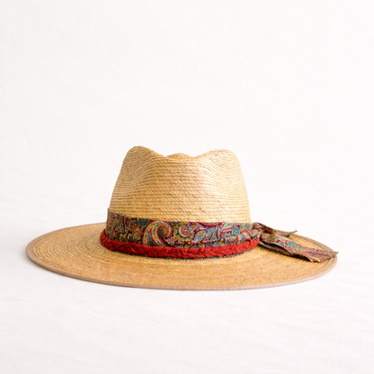 Sombrero de palma sahuayo y cinta estampada en tonos azul y rojo