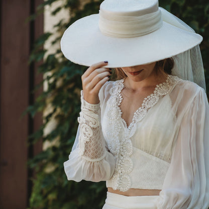 Sombrero con velo para novia