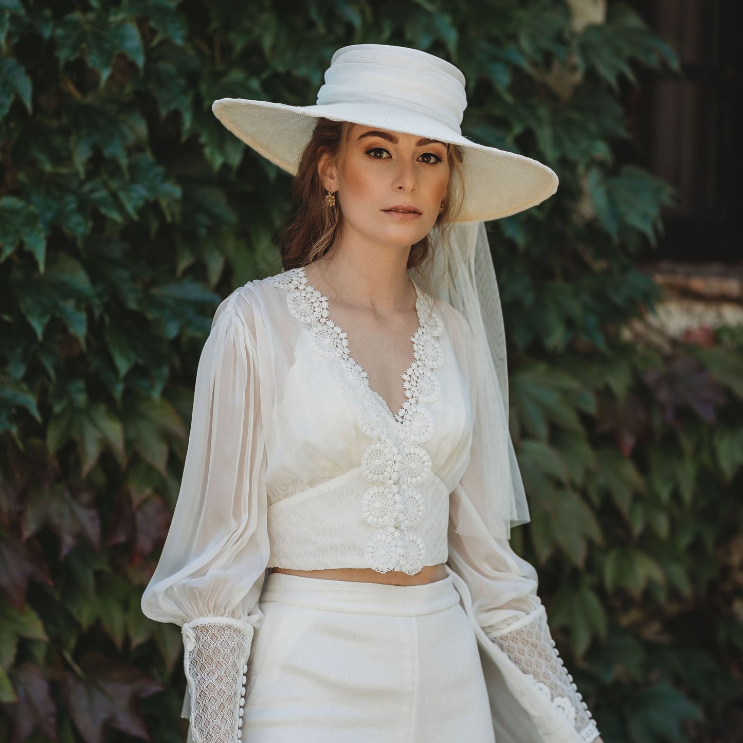 Sombrero con velo para novia