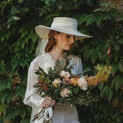 Sombrero con velo para novia