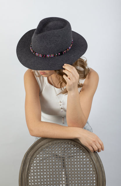 Sombrero fedora gris cinta étnica para mujer